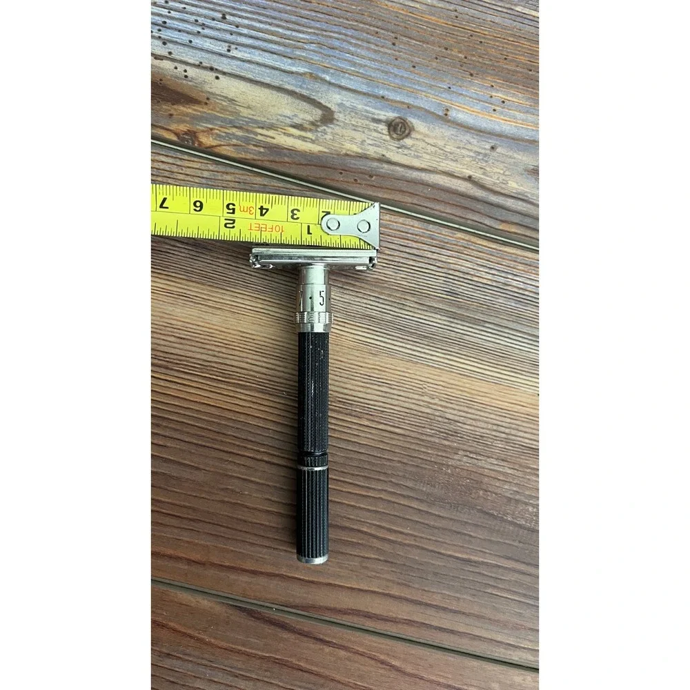 Vintage 1973 Gillette Black Beauty Adjustable Safety Razor T-2 TTO Double Edge